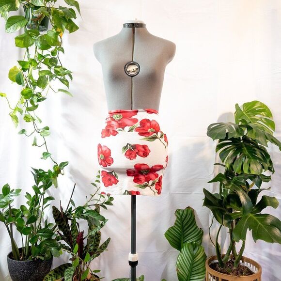 Wet Seal Dresses & Skirts - Wet Seal Floral High Waist Mini Pencil Skirt, Size S